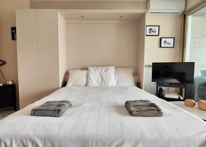 Avec Terrasse En Front De * Antibes