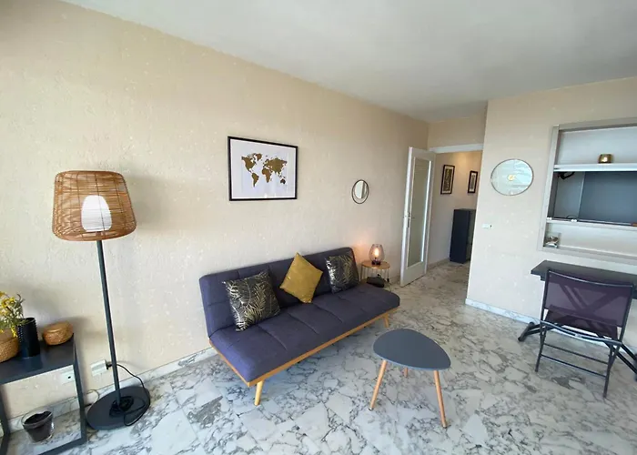 Avec Terrasse En Front De Appartement *