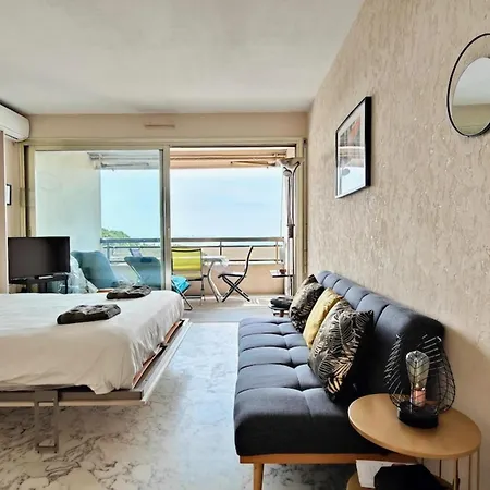 Avec Terrasse En Front De Appartement Antibes
