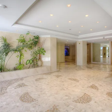 Lägenhet With Seafront Terrace