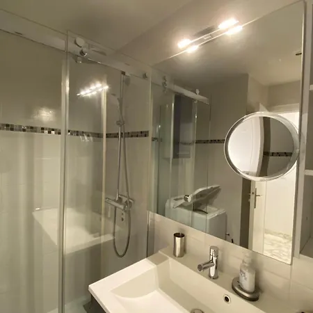 Lägenhet With Seafront Terrace *