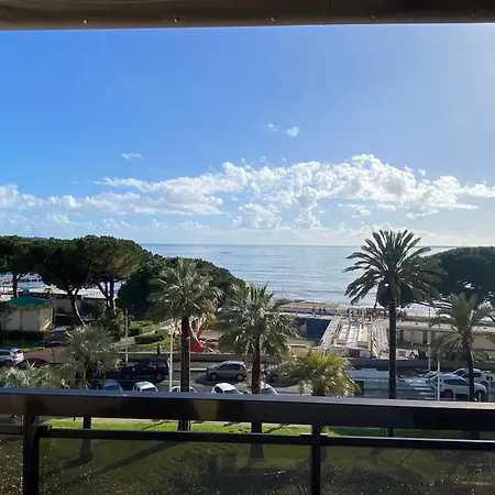 Avec Terrasse En Front De *