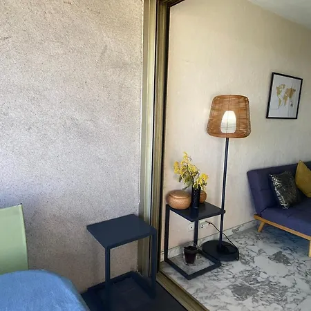 Avec Terrasse En Front De Appartement Antibes