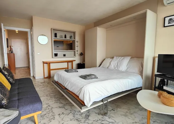 Apartman With Seafront Terrace *