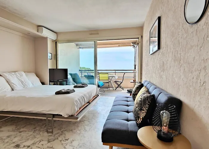 With Seafront Terrace Apartman