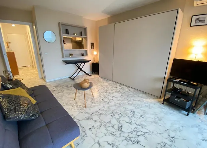 Apartman With Seafront Terrace